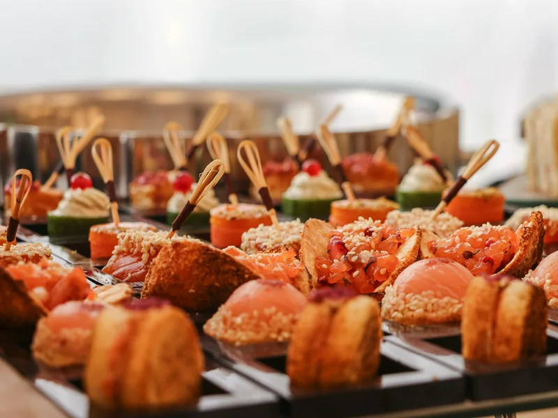 Frisch angerichtete Fingerfood-Häppchen