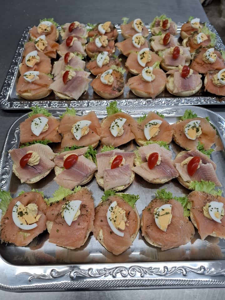 Belegte Brötchen mit Lachs und Fisch vom Partyservice Kroll in Hildesheim
