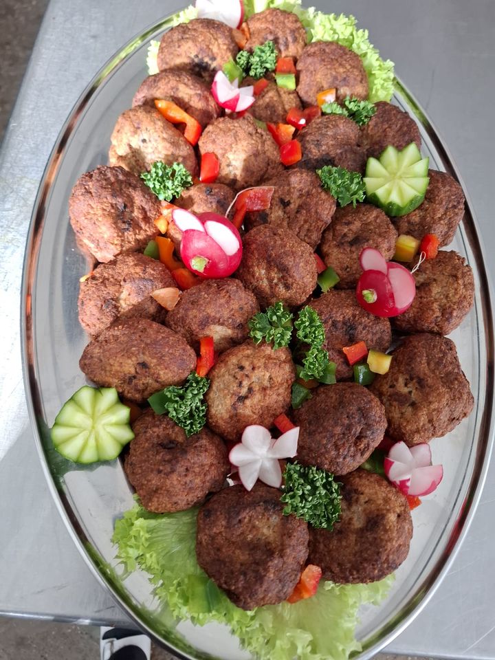 Fingerfood mit Frikadellen vom Partyservice Kroll in Hildesheim