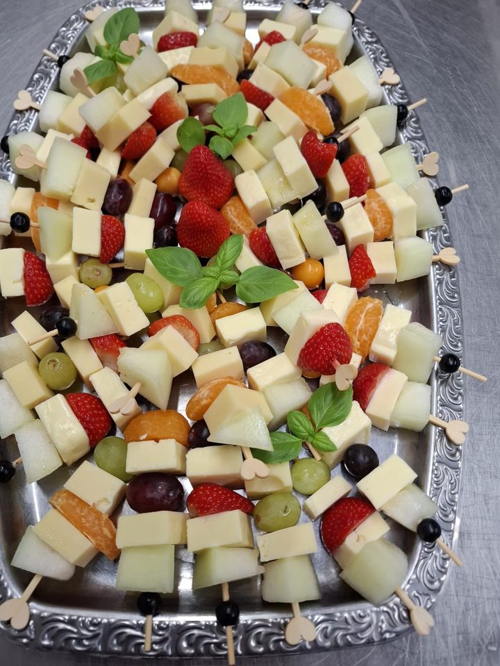Käse-Obst-Spieße vom Partyservice Kroll in Hildesheim
